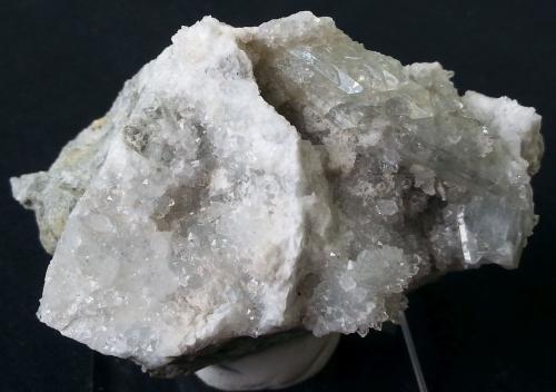 Celestine on Quartz<br />Túnel Cangchuanlong #1 (obras), Jianyang, Prefectura Nanping, Provincia Fujian, China<br /><br /> (Author: Volkmar Stingl)