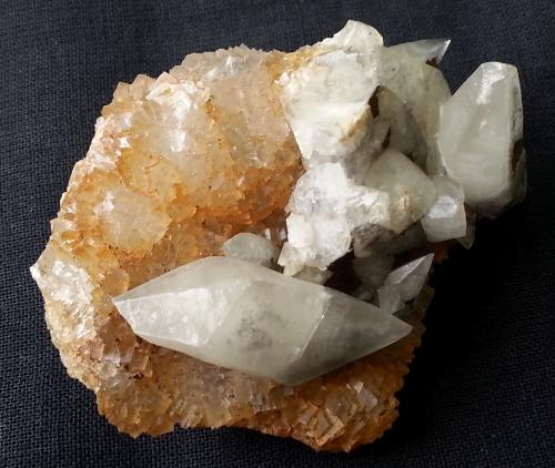 Calcite on Fluorite<br />Mina Yongping, Yongping, Yanshan, Prefectura Shangrao, Provincia Jiangxi, China<br />5 x 4 cm<br /> (Author: Volkmar Stingl)