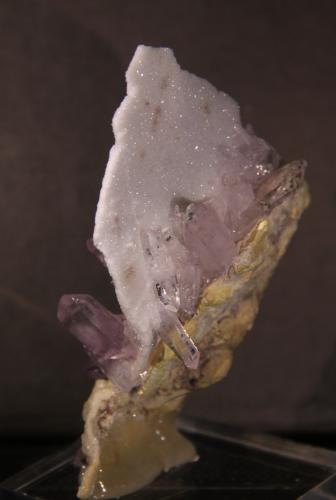 Quartz (variety amethyst)<br />Piedra Parada (Las Vigas), Municipio Tatatila, Veracruz (Veracruz de Ignacio de la Llave), México<br />68mm x 93mm x 36mm<br /> (Author: Firmo Espinar)