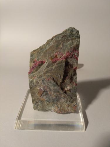 Cinnabar on Pyrite<br />Mina Levigliani, Sant'Anna (Sant'Anna di Stazzema), Alpes Apuanos, Municipio Stazzema, Provincia Lucca, Toscana, Italia<br />92 x 52 mm<br /> (Author: Sante Celiberti)