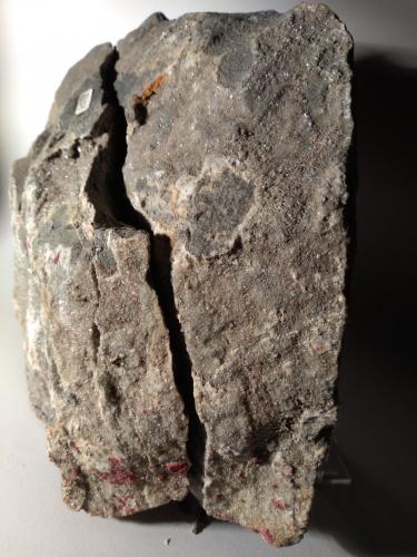 Cinnabar<br />Mina Siele, Monte Amiata, Piancastagnaio, Provincia Siena, Toscana, Italia<br />28,5 x 19 cm; 27 x 21 cm<br /> (Author: Sante Celiberti)