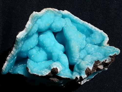 Hemimorphite<br />Wenshan, Prefectura autónoma Wenshan, Provincia Yunnan, China<br />6 x 3,5 cm<br /> (Author: Volkmar Stingl)