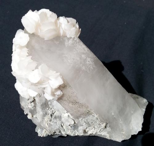 Calcite, Quartz<br />Mina Yaogangxian, Yizhang, Prefectura Chenzhou, Provincia Hunan, China<br />10 x 7 cm<br /> (Author: Volkmar Stingl)