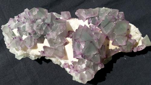 Fluorite<br />Mina De'an, Wushan, De'an, Prefectura Jiujiang, Provincia Jiangxi, China<br />17 x 9 cm<br /> (Author: Volkmar Stingl)