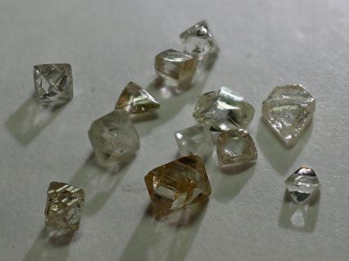 Diamante<br />Río Birim, Disitrito Birim, Región Oriental, República de Ghana<br />el mayor 3mm<br /> (Autor: Ramon A  Lopez Garcia)