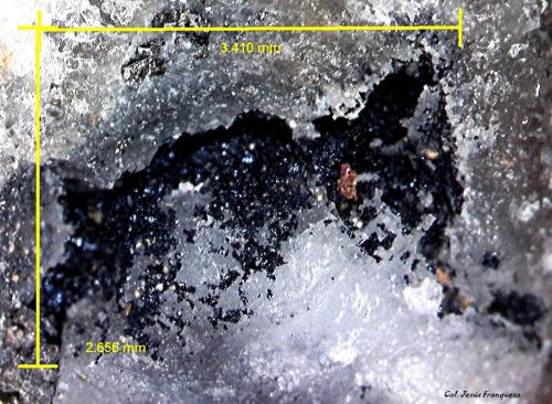 Covellita.<br />Sierra del Cabo de Gata, Níjar, Comarca Metropolitana de Almería, Almería, Andalucía, España<br />3´410x 2´656 mm.<br /> (Autor: Jesus Franquesa Baucells)