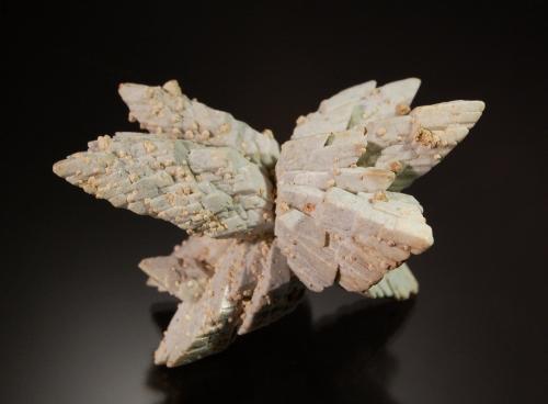 Calcite pseudo after Gypsum<br />Mina Boldut, zona minera Cavnic, Cavnic, Maramures, Rumanía<br />4.1 cm x 6.0 cm<br /> (Author: Michael Shaw)