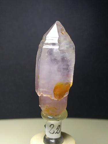 Quartz (variety scepter amethystine)<br />Vetulonia, Castiglione della Pescaia, Provincia Grosseto, Toscana, Italia<br />34 x 15 mm<br /> (Author: Sante Celiberti)