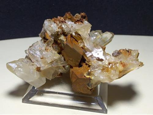 Siderite, Quartz<br />Sistema de vetas de cuarzo Valle Vorno, Capannor, Monti Pisani, Provincia Pisa, Toscana, Italia<br />57 x 36 mm<br /> (Author: Sante Celiberti)