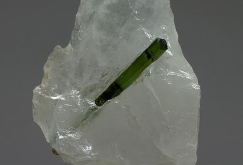 Elbaita (variedad verdelita)<br />Taquaral, Itinga, Jequitinhonha, Minas Gerais, Brasil<br />cristal 60 mm<br /> (Autor: Ramon A  Lopez Garcia)