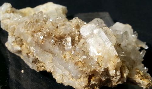 Quartz, Albite<br />Valle Navis, Distrito Innsbruck-Land, Tirol Norte, Tirol, Austria<br />6 x 3 cm<br /> (Author: Volkmar Stingl)