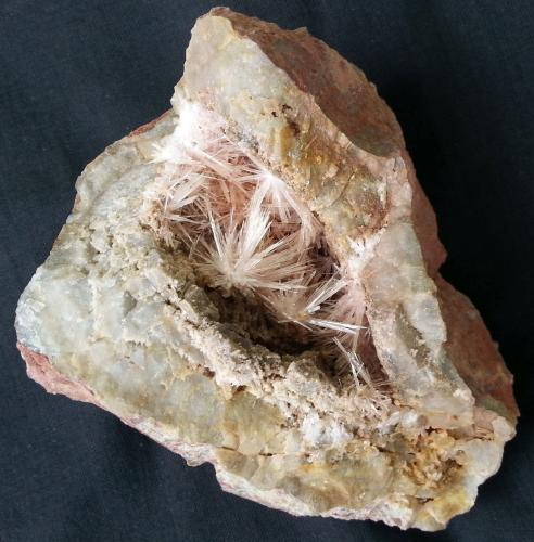 Aragonite<br />Hörndlinger Graben, Hochfilzen, Distrito Kitzbühel, Tirol Norte, Tirol, Austria<br />10 x 7 cm<br /> (Author: Volkmar Stingl)