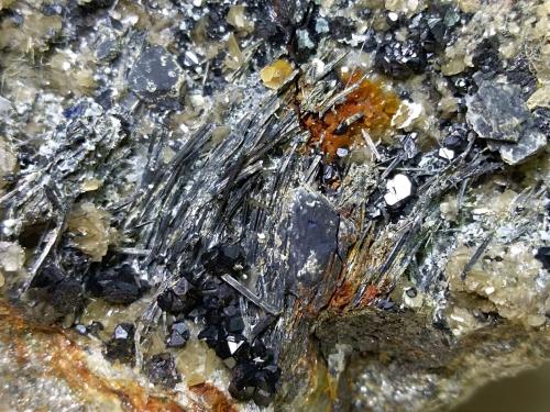 Meneghinite, Sphalerite, Galena<br />Mina Bottino, Sant'Anna (Sant'Anna di Stazzema), Alpes Apuanos, Municipio Stazzema, Provincia Lucca, Toscana, Italia<br />87 x 59 mm<br /> (Author: Sante Celiberti)