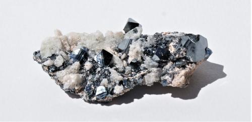 Hematite and Calcite<br />Zona minera N'Chwaning, Kuruman, Kalahari manganese field (KMF), Provincia Septentrional del Cabo, Sudáfrica<br />60mm  X 40mm X 20mm<br /> (Author: Philippe Durand)