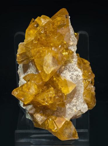 Baryte and Quartz<br />Pöhla, Distrito Schwarzenberg, Erzgebirgskreis, Sajonia/Sachsen, Alemania<br />Specimen size: 7.2 × 4.2 × 3.6 cm / Main crystal size: 2 × 1 cm<br /> (Author: Jordi Fabre)