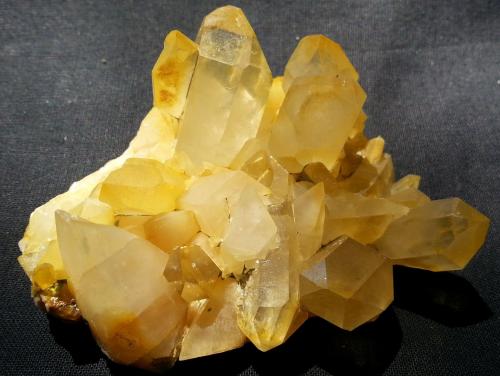 Quartz, Calcite<br />Cañon Fendels, Ried im Oberinntal, Distrito Landeck, Tirol Norte, Tirol, Austria<br />6 x 5 cm<br /> (Author: Volkmar Stingl)