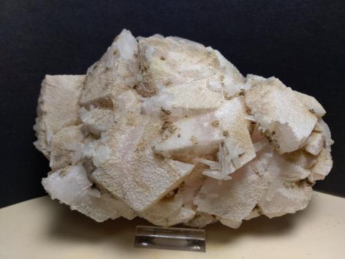 Calcite (variety manganoan), Dolomite, Anhydrite<br />Mina Campiano, Montieri, Provincia Grosseto, Toscana, Italia<br />18 x 13 cm<br /> (Author: Sante Celiberti)