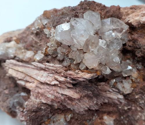 Quartz, Baryte<br />Terlano (Terlan), Provincia Bolzano, Trentino-Alto Adige (Trentino-Südtirol), Italia<br />FOV 10 x 8 cm<br /> (Author: Volkmar Stingl)