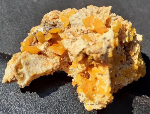 Wulfenite<br />Touissit, Distrito Touissit, Provincia Jerada, Región Oriental, Marruecos<br />7 x 5 cm<br /> (Author: Volkmar Stingl)