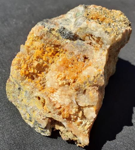 Wulfenite<br />Mina Las Arañas, Carrera Pinto, Distrito Cachiyuyo de Llampos, Provincia Copiapó, Región Atacama, Chile<br />5,5 x 4 cm<br /> (Author: Volkmar Stingl)