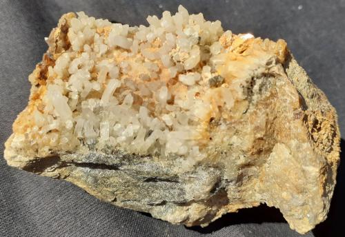 Quartz, Pyrite<br />Montefondoli (Pfunderer Berg), Chiusa (Klausen) , Provincia Bolzano, Trentino-Alto Adige (Trentino-Südtirol), Italia<br />7 x 4 cm<br /> (Author: Volkmar Stingl)