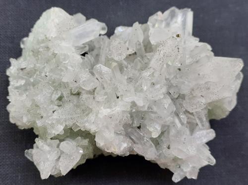 Quartz, Fluorite, Calcite, Pyrite<br />Túnel Baimashan (obras), Qianbaxia, Wuyishan, Prefectura Nanping, Provincia Fujian, China<br />5,5 x 4 cm<br /> (Author: Volkmar Stingl)