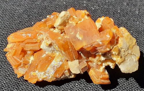 Wulfenite<br />Mina Helena, Crna (Schwarzenbach), Municipio Meica, Región Carintia, Eslovenia<br />3 x 1,5 cm<br /> (Author: Volkmar Stingl)