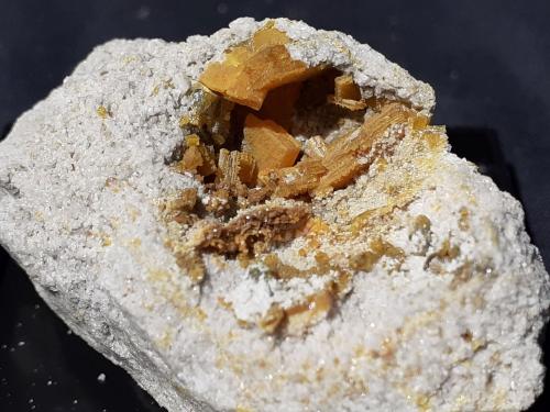 Wulfenite<br />Haiming, Distrito Imst, Tirol Norte, Tirol, Austria<br />4,5 x 3 cm<br /> (Author: Volkmar Stingl)