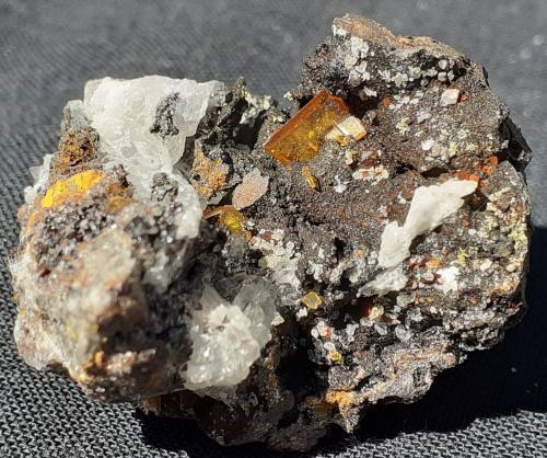 Wulfenite<br />Mina Big 3, Distrito Railroad Springs, Condado Esmeralda, Nevada, USA<br />3 x 2,5 cm<br /> (Author: Volkmar Stingl)