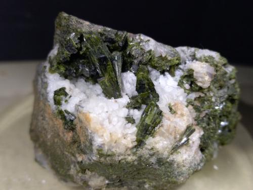 Epidote<br />Isla del Giglio, Provincia Grosseto, Toscana, Italia<br />50 x 43 mm<br /> (Author: Sante Celiberti)