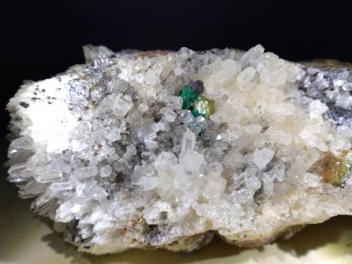 Ankerite, Quartz, Galena, Chalcopyrite, Malachite, Smithsonite<br />Isla del Giglio, Provincia Grosseto, Toscana, Italia<br />11,5 x 6,5 cm<br /> (Author: Sante Celiberti)