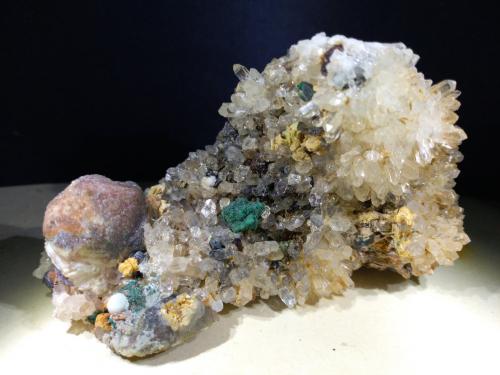 Smithsonite, Malachite, Chalcopyrite, Quartz, Calcite, Dolomite<br />Isla del Giglio, Provincia Grosseto, Toscana, Italia<br />90 x 52 mm<br /> (Author: Sante Celiberti)