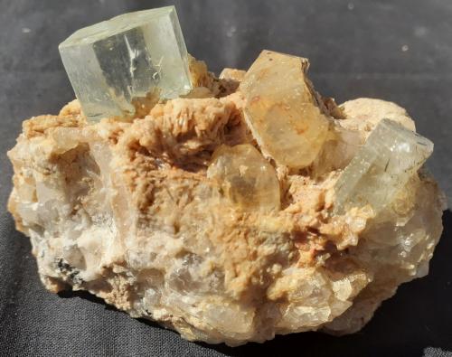 Beryl (variety aquamarine), 'Turmaline', Quartz<br />Distrito Gilgit, Gilgit-Baltistan (Áreas del Norte), Paquistán<br />9 x 6 cm<br /> (Author: Volkmar Stingl)