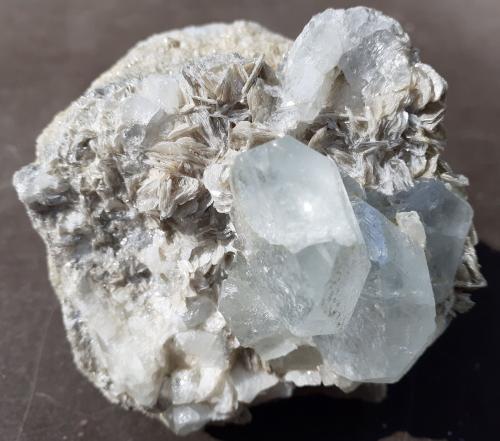 Beryl (variety aquamarine), Muscovite<br />Monte Xuebaoding, Pingwu, Prefectura Mianyang, Provincia Sichuan, China<br />7 x 7 cm<br /> (Author: Volkmar Stingl)