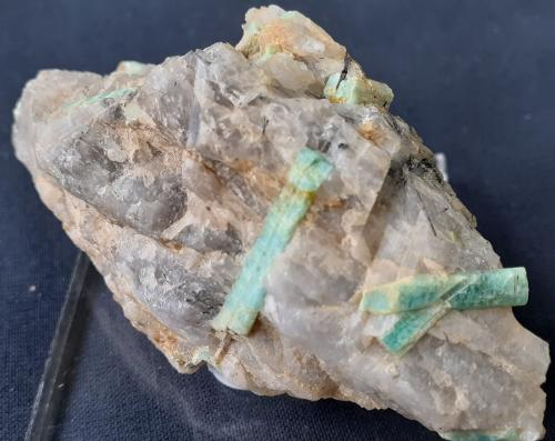 Beryl (variety emerald)<br />Provincia Hà Giang, Vietnam<br />7,5 x 4 cm<br /> (Author: Volkmar Stingl)