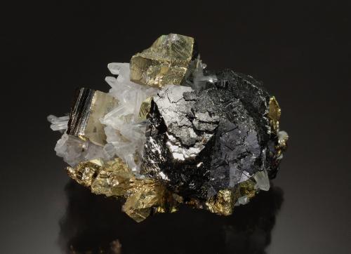 Sphalerite, Chalcopyrite, Pyrite, Quartz<br />Mina Alimon (Mina Animon), Distrito minero Huaron, Distrito Huayllay, Provincia Pasco, Departamento Pasco, Perú<br />4.0 x 6.0 cm<br /> (Author: Michael Shaw)