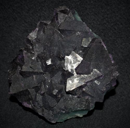 Fluorite<br />Mina De'an, Wushan, De'an, Prefectura Jiujiang, Provincia Jiangxi, China<br />8 x 8 x 3.5 cm''s<br /> (Author: Joseph DOliveira)