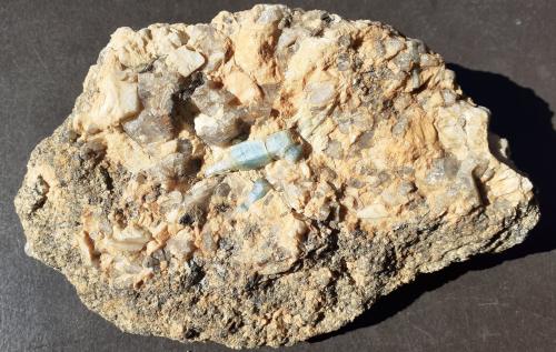 Beryl (variety Aquamarine)<br />Mina California Blue, Yucca Valley, Condado San Bernardino, California, USA<br />13 x 9 cm<br /> (Author: Volkmar Stingl)