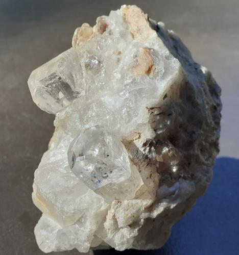 Topaz<br />Gilgit-Baltistan (Áreas del Norte), Paquistán<br />8 x 6 cm<br /> (Author: Volkmar Stingl)