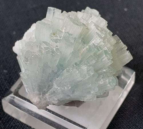 Beryl (variety aquamarine)<br />Dassu, Valle Braldu, Distrito Shigar, Gilgit-Baltistan (Áreas del Norte), Paquistán<br />2 x 2 cm<br /> (Author: Volkmar Stingl)