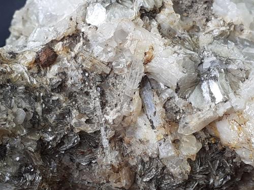 Beryl, Muscovite, Pyrite<br />Montes White, Condado Inyo, California, USA<br />8,5 x 6,5 cm, FoV ca. 2 cm wide<br /> (Author: Volkmar Stingl)