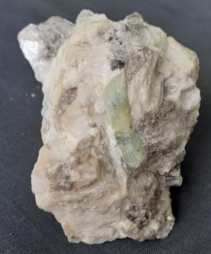 Beryl, Muscovite<br />Cantera Grignaschi, Cosasca, Trontano, Provincia Verbano-Cusio-Ossola, Piamonte (Piemonte), Italia<br />8 x 4 cm<br /> (Author: Volkmar Stingl)