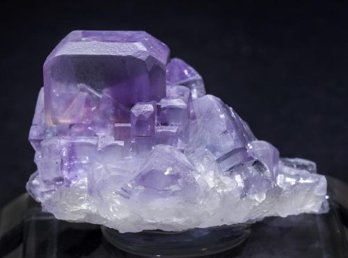 Fluorite<br />Cantera Llamas, filón Obdulia, zona Minera Caravia, Las Cabañas, Duyos, Caravia, Comarca Oriente, Principado de Asturias (Asturias), España<br />Specimen size: 3.6 × 3 × 2.8 cm /  main crystal size: 1.5 × 1 cm<br /> (Author: Jordi Fabre)