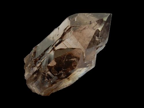 Quartz (variety smoky quartz)<br />Valle Gronda da Cavrein, Valle Vorderrhein, Grisones (Grischun; Graubünden), Suiza<br />92 mm x 50 mm x 50 mm<br /> (Author: Dany Mabillard)