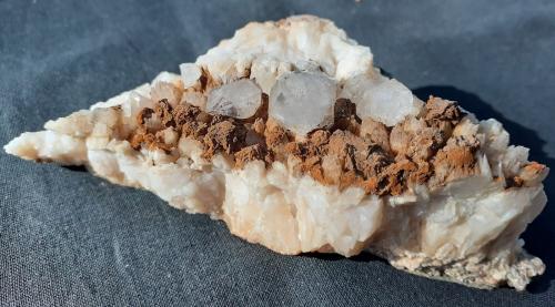 Quartz, Calcite, Limonite after Siderite<br />Frötschbach, Bad Ratzes, Alpe Siusi (Alpe Seis, Seiser Alm), Valle Gardena (Valle Gröden), Provincia Bolzano, Trentino-Alto Adige (Trentino-Südtirol), Italia<br />10 x 4,5 cm<br /> (Author: Volkmar Stingl)