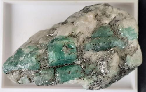 Beryl (variety Emerald)<br />Mina Sandawana, Colinas Mweza, Distrito Mberengwa, Provincia Midlands, Zimbabwe<br />5 x 3 cm<br /> (Author: Volkmar Stingl)