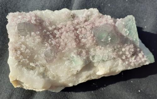 Fluorite<br />Túnel Baimashan (obras), Qianbaxia, Wuyishan, Prefectura Nanping, Provincia Fujian, China<br />9,5 x 5,5 cm<br /> (Author: Volkmar Stingl)