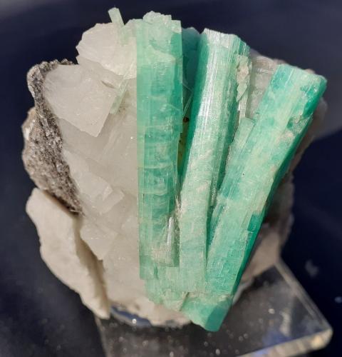 Beryl (variety Emerald)<br />Mina Dayakou, Mengdong, Malipo, Prefectura autónoma Wenshan Zhuang y Miao, Provincia Yunnan, China<br />7 x 6 cm<br /> (Author: Volkmar Stingl)