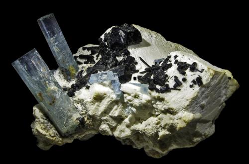 Beryl (variety aquamarine) with Schorl and Orthoclase<br />Bergsig Farm 167 (Hohenstein), Omaruru, Región Erongo, Namibia<br />80 x 60 x 55 mm<br /> (Author: Rob Schnerr)