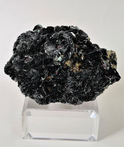 Hematite<br />Les Droites (cara sur), Mont Blanc, Chamonix, Haute-Savoie, Auvergne-Rhône-Alpes, Francia<br />95mm x 65mm x 45mm<br /> (Author: Philippe Durand)